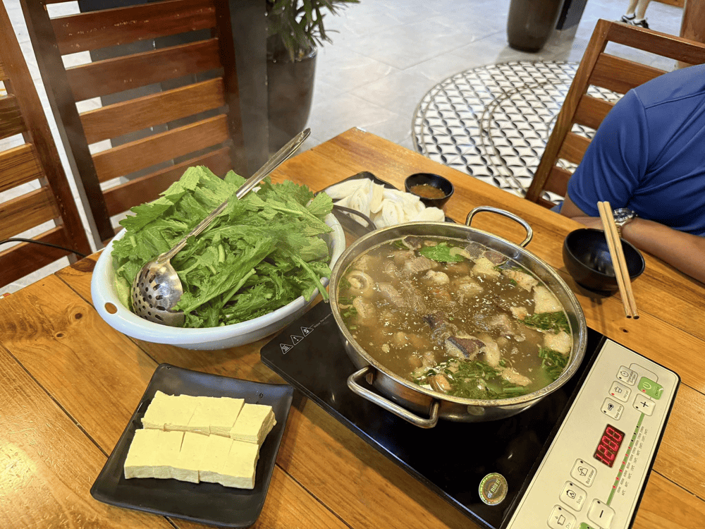 For a deeper taste of local life, make sure to try thang co (Source: Thắng cố ngựa Tuấn Anh - cơ sở Sa Pa)